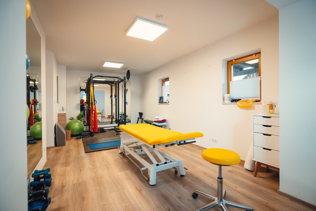 Behandlungs- und Trainingsraum